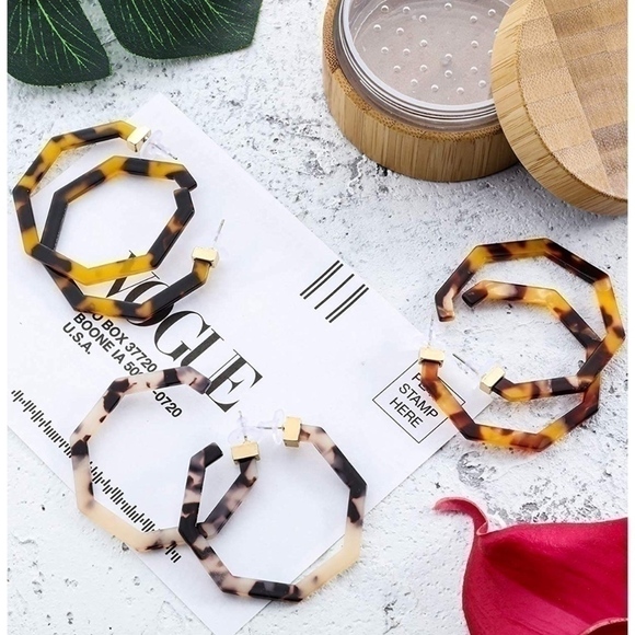 SALE💚 any 3 for $18 💚
 BOGO BaubleBar Style Tortoise Earrings Hoop - Picture 1 of 5